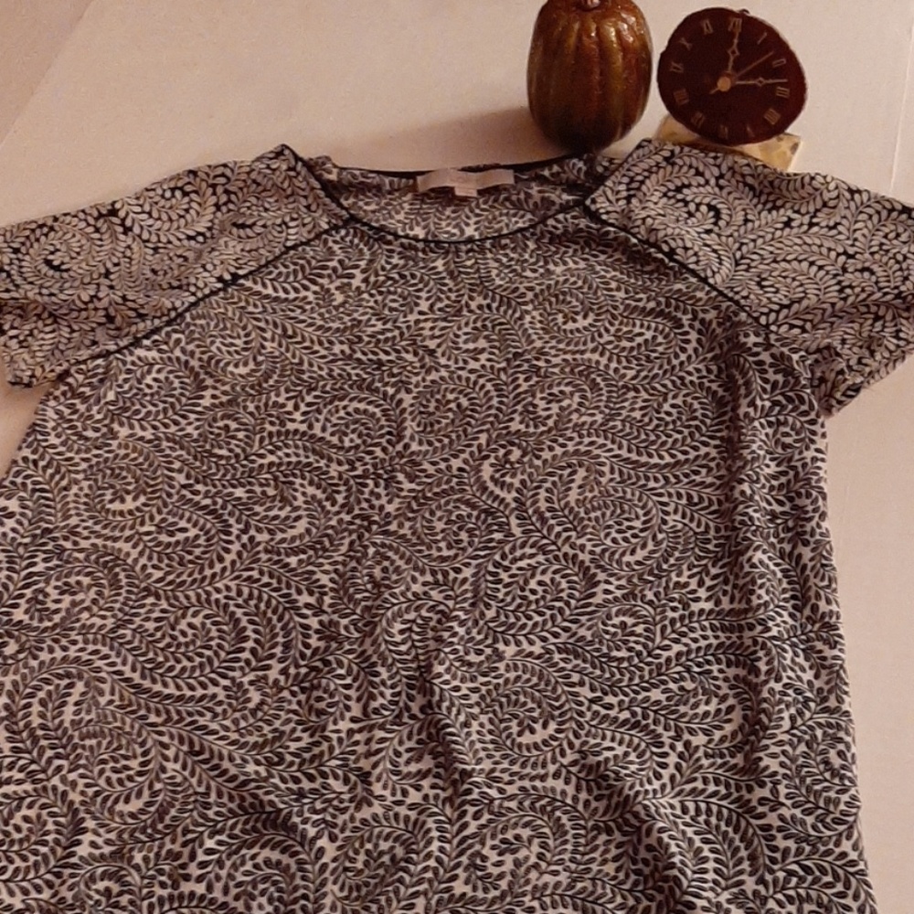 Black and white top. Medium